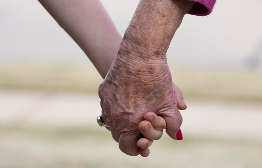 La Fête des Grands-Mères : Un Hommage à la Sagesse Ancestrale et à l'Amour Intergénérationnel