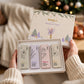 Coffret Rituels de Noël LunaLuz ouvert, tenu à deux mains, avec ses 4 roll-ons